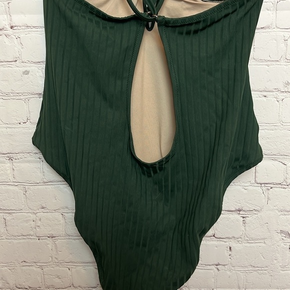 Shade & Shore Ribbed Plunge Front V-Wire One Piece Swimsuit - Picture 8 of 15